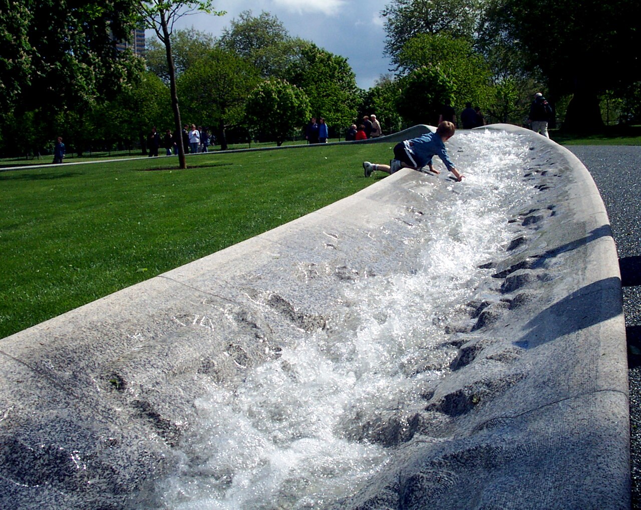 Children paddling at the Diana Memorial Fountain in Hyde Park