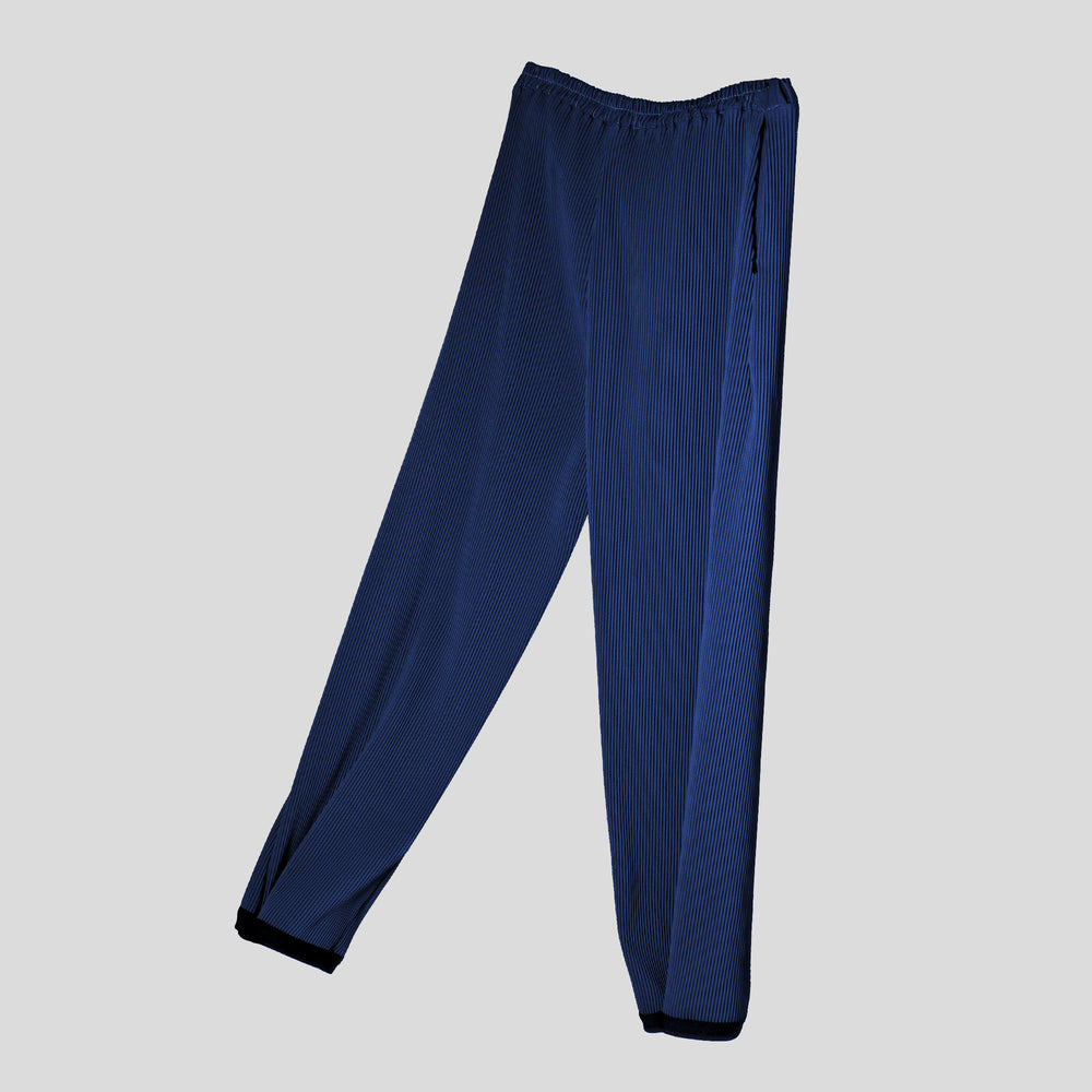 Secure pockets, adjustable waist
