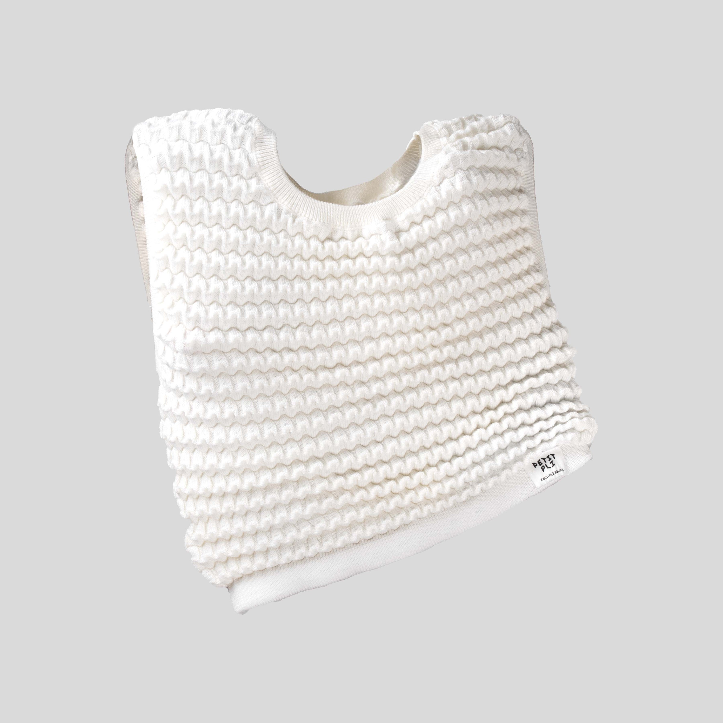 Knot-tile merino vest in Milky Way